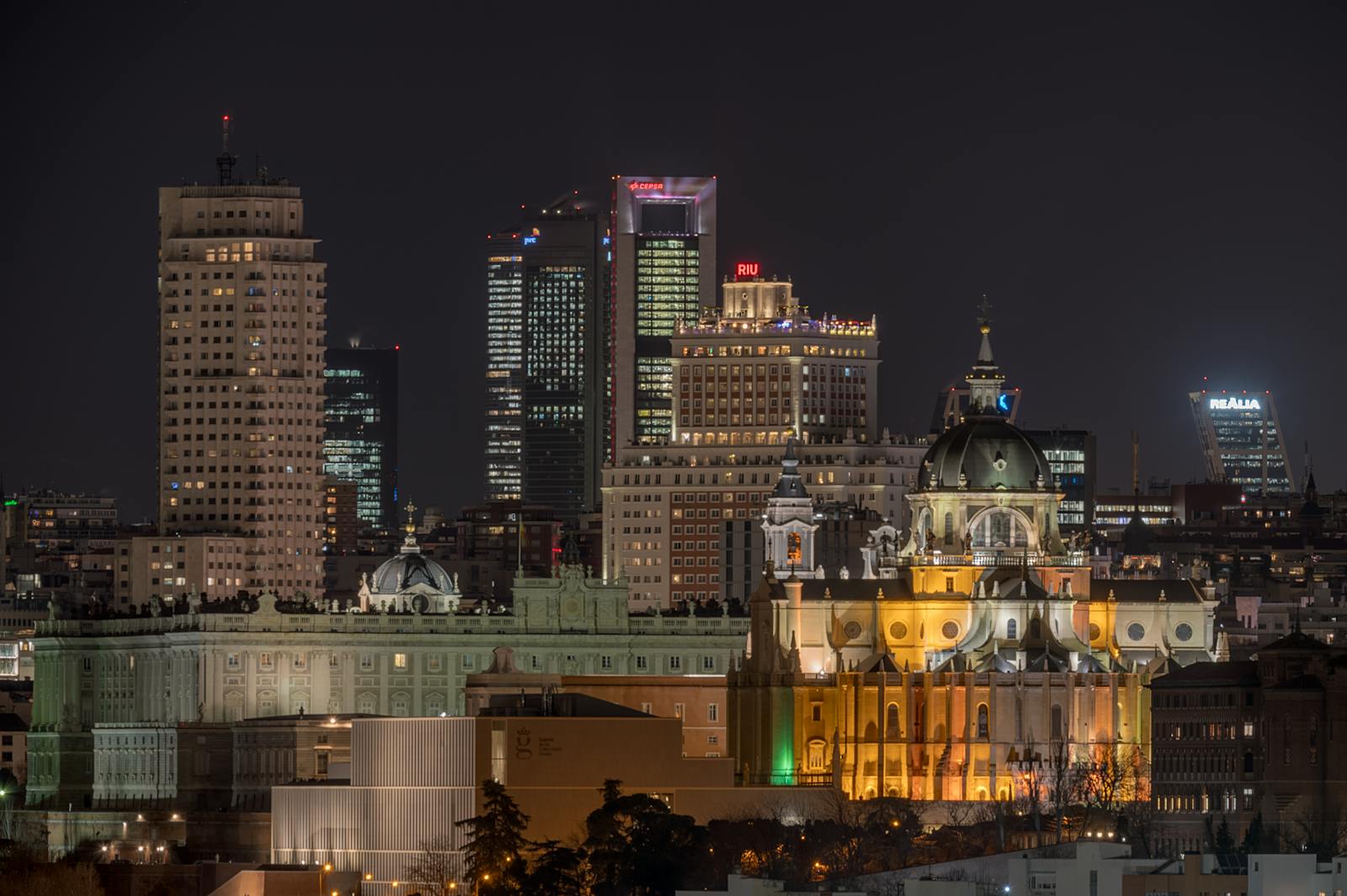 Madrid Nightlife Guide: Best Bars, Clubs, Flamenco & Rooftops