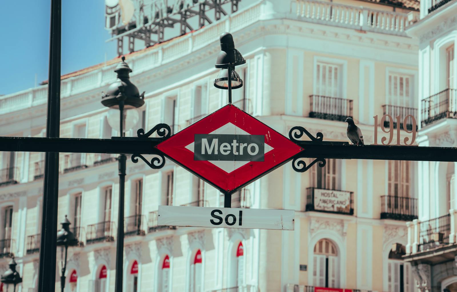 Madrid Transportation Guide: Metro, Bus, Airport & More