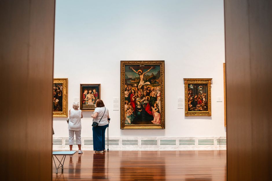 Sorolla Museum Madrid: Best Visitor Guide 2026 4 Visitors studying paintings in a sunlit Spanish art gallery — the intimate experience that defines the Sorolla Museum Madrid